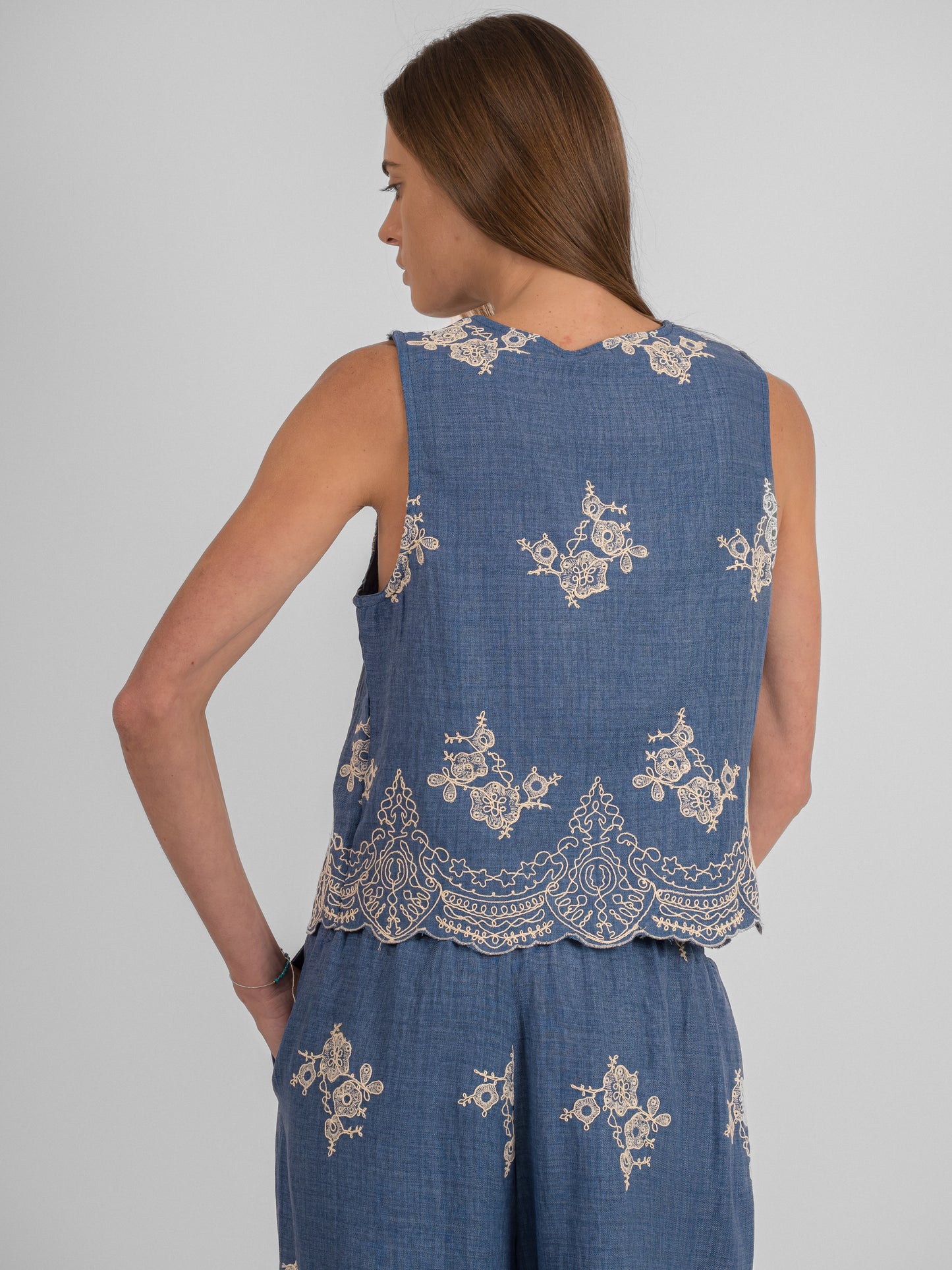 Ensemble brodé sans manches - P3