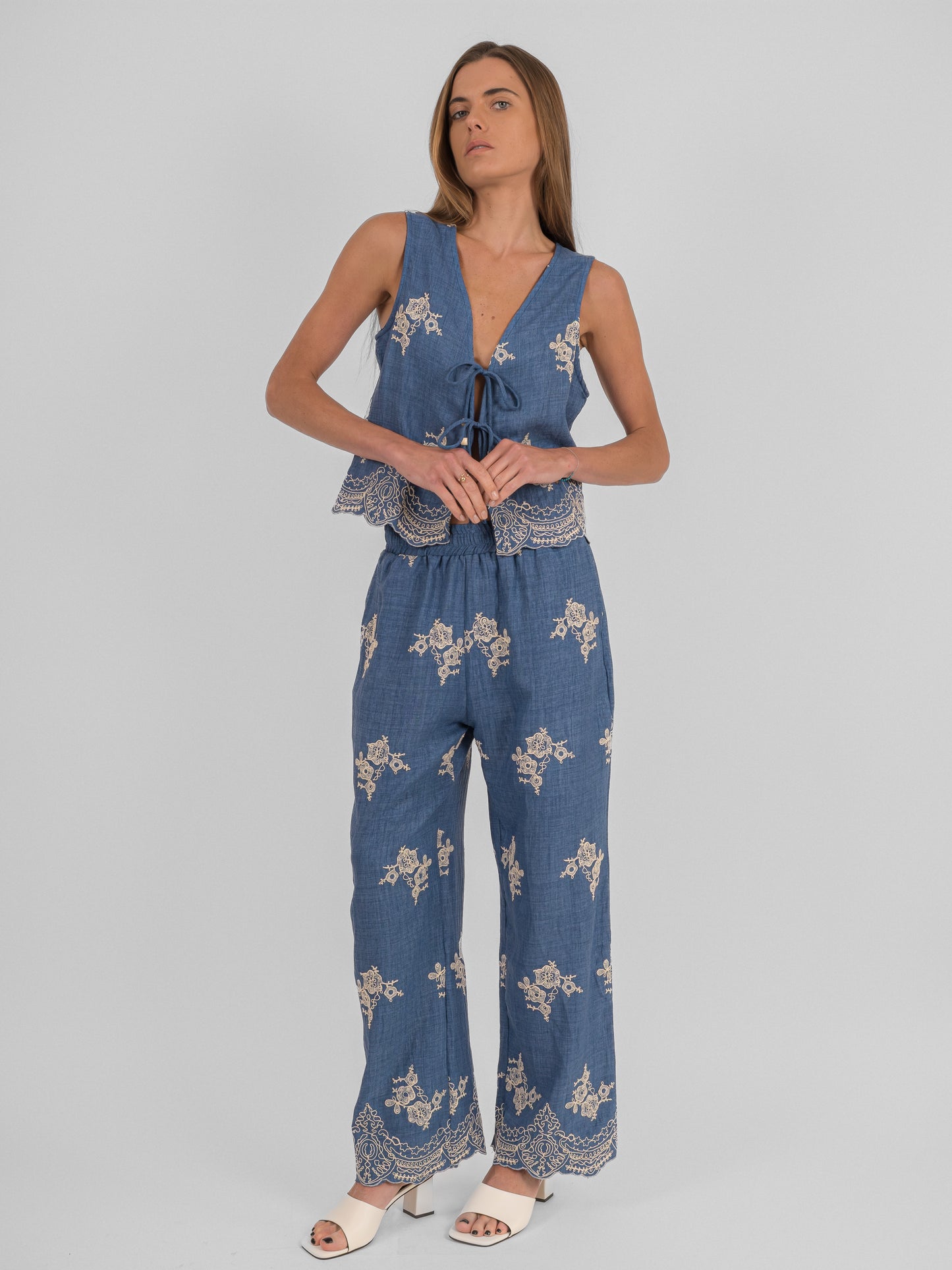 Ensemble brodé sans manches - P3