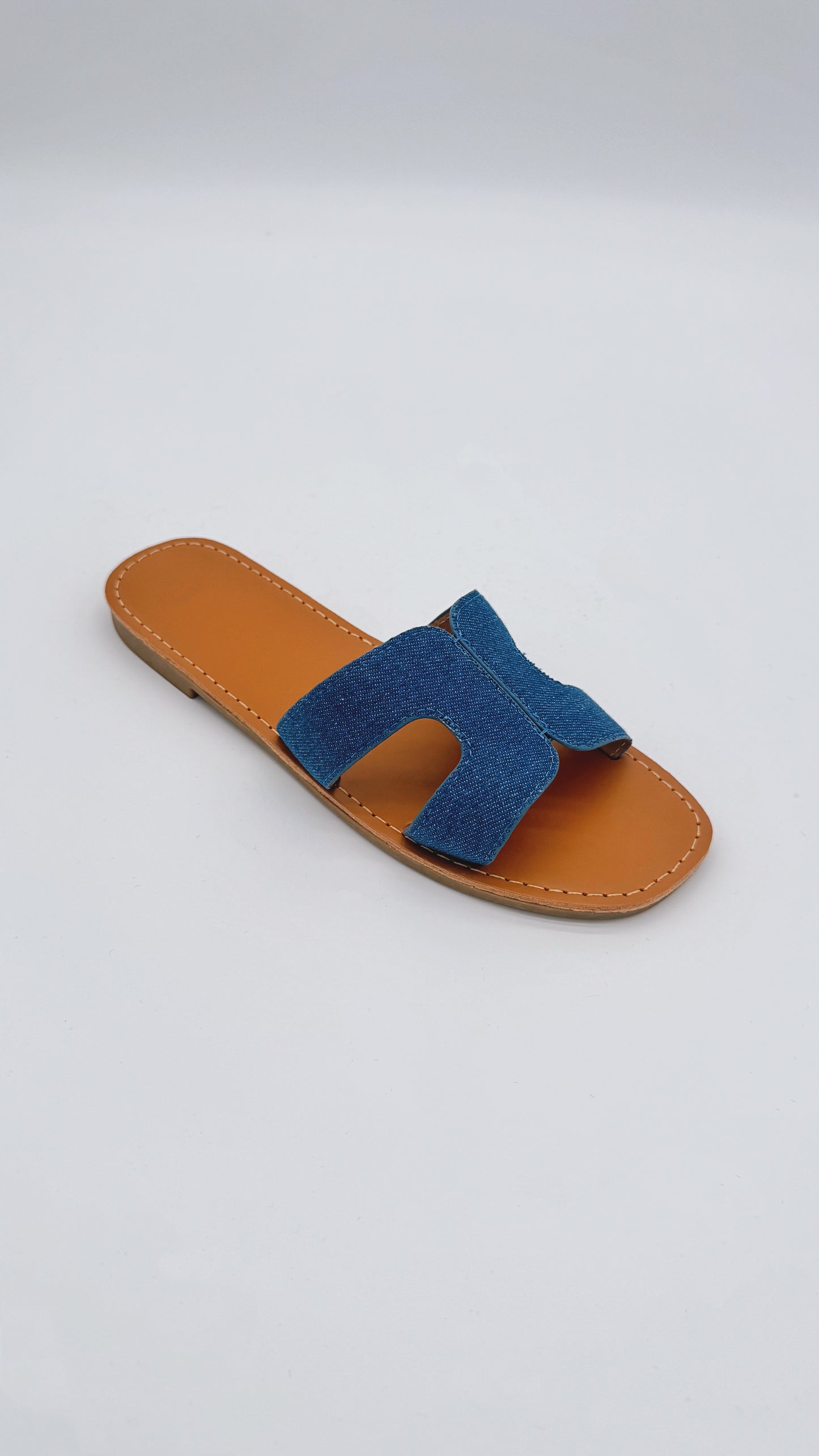 Sandales plates minimalistes