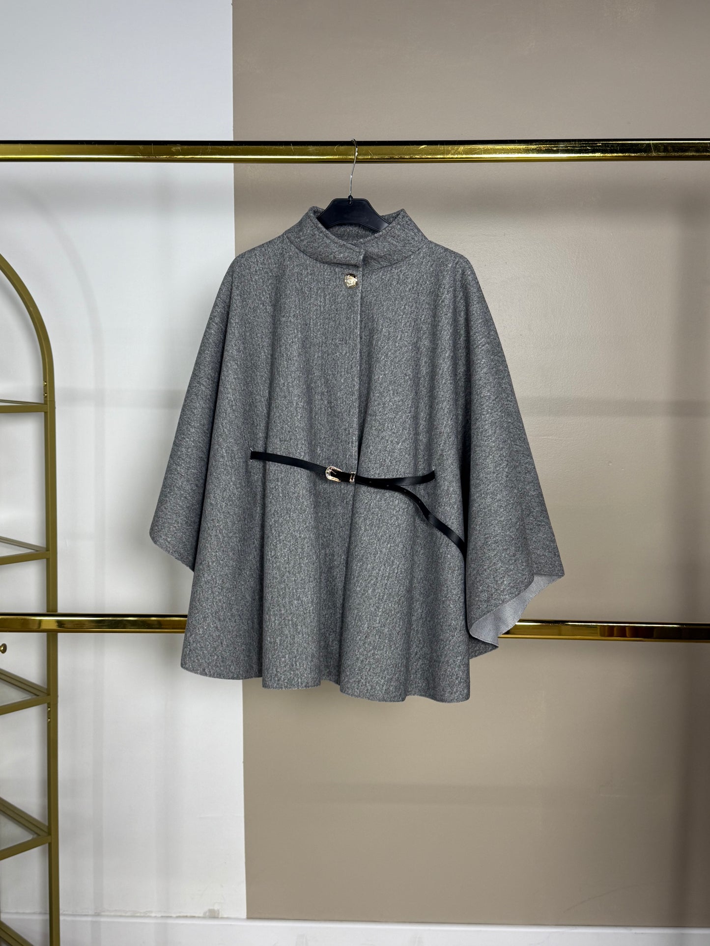 CAPES AVEC CEINTURE DÉTAIL DORÉE