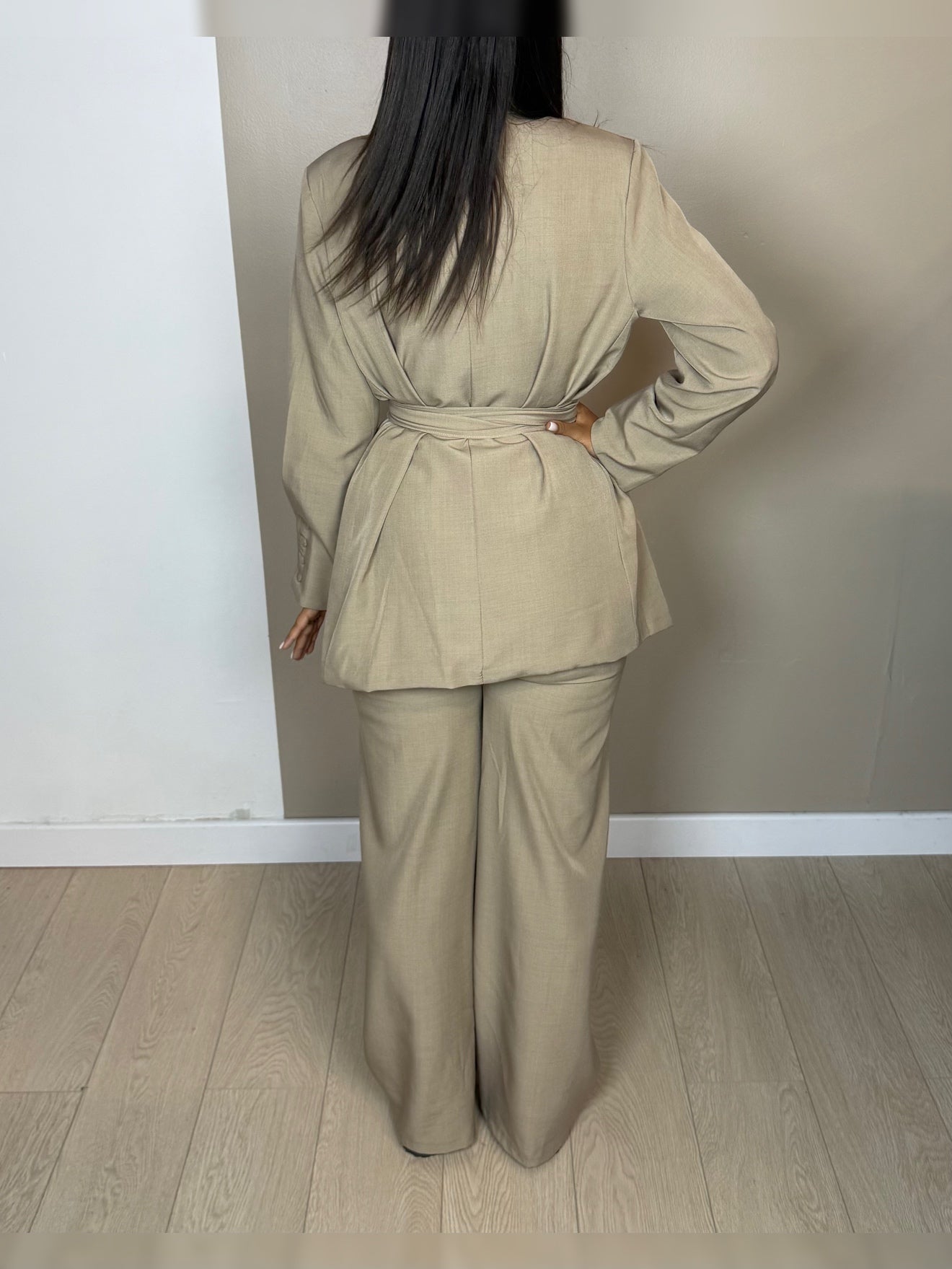 Ensemble NORA blazer pantalon manches longues avec ceinture E1