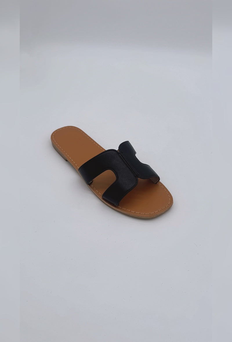 Sandales plates minimalistes