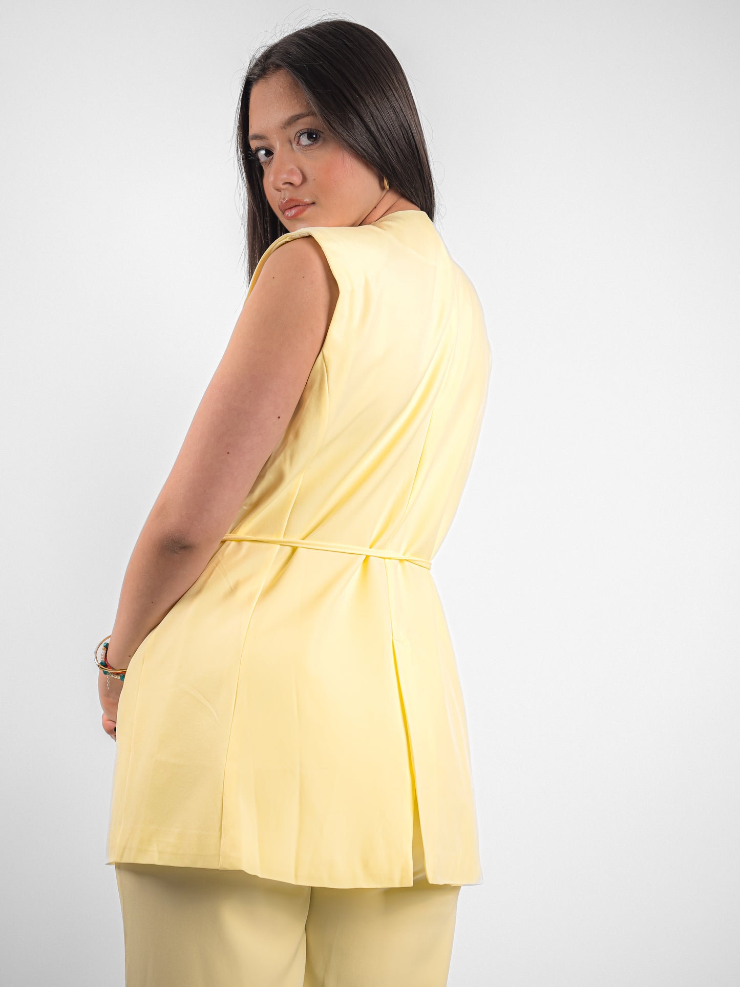 Ensemble blazer sans manches à cordon dorée